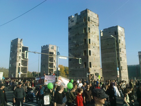 Demo vor Ruinen