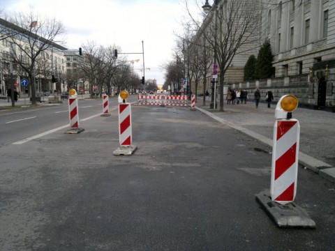 Vor der Botschaft der russischen Föderation