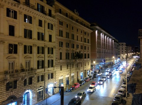 Via Cavour bei Nacht